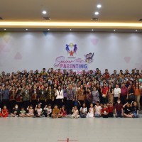 Seminar Parenting (Pola Asuh & Tumbuh Kembang Anak) di Fortunate Conventional Hall PBSM